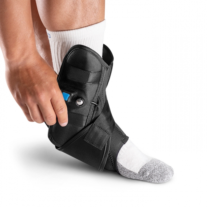 Aircast AirLift PTTD Brace - Donning